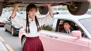 大力女街头双手抬汽车，驚呆了路過的霸總，不僅對她產生了興趣，開出天價把她 “打包” 带回家寵 #Shortplay #drama #chinese short drama eng sub