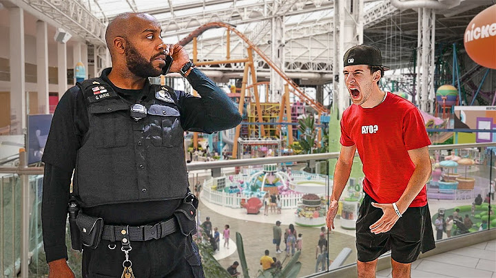 Screaming in The World's Biggest Mall Prank!