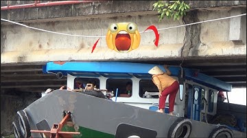 1 Second from Disaster! Boat Driver Faces Huge Ship Unexpectedly