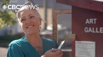 Why this artist started an art gallery on her front lawn