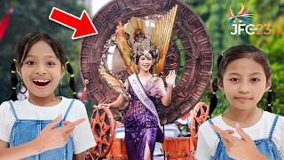 WE WATCHED THE JEMBER GRAND CARNIVAL COSTUME PARADE ALL THE WAY AWAY!! SO MUCH EXCITING!!