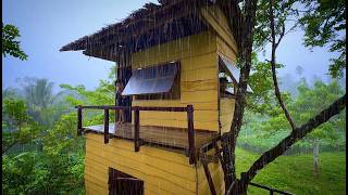 Camping in the Heavy Rain - Hit by Repeated Heavy Rain While Renovating a Treehouse in the Forest