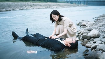 女人在河裡救下的男人竟是世界首富！3年後她被兒子掃地出門，首富直接將她娶回豪門！#短劇 #短劇全集 #drama #逆襲 #情感 #都市