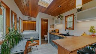 Single Level Tiny House: Unique & Functional Design