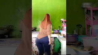 STW's Sister is So Cute When She's Cooking