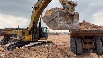 Cat 385C Excavator Loading Blasted Materials On Cat 777C & D Dumpers - Sotiriadis/Labrianidis - 4k