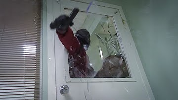 Vụ cướp ngân hàng kinh hoàng: Tội phạm đột nhập từ trên mái nhà!