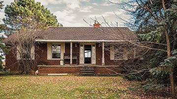 A Tragic Look Inside The Piano Man