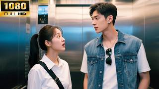 A Girl Accidentally Entered A VIP Elevator and Met A Top Star, Love Begins!💗