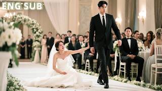 Di hari nikah, CEO tinggalkan dia karena disangka licik.Saat tahu dia Bai Yueguang,dia gila menyesal