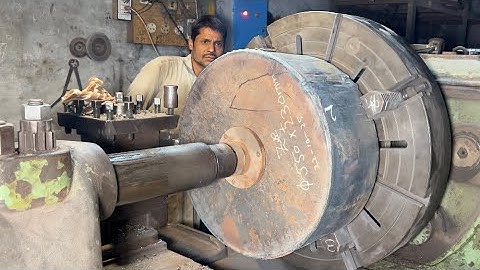 Turning Scrap Metal into a Heavy-Duty Sugar Mill Pulley – The Art of Manual Lathe Mastery