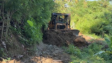 The Effectiveness of the D6R XL Bulldozer in Improving Plantation Roads
