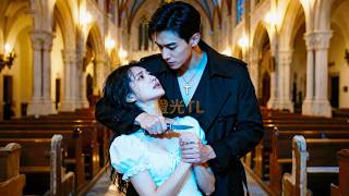 To save life, she kissed villain CEO, but he obsessed with her, she could never get away from him