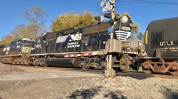 Trein versus heuvel, trein met verwerpelijke peiling, verhoogde bocht