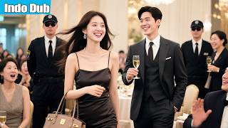 Semua mengira dia pemuda miskin, tak disangka putri orang terkaya! Bahkan CEO jatuh cinta padanya!