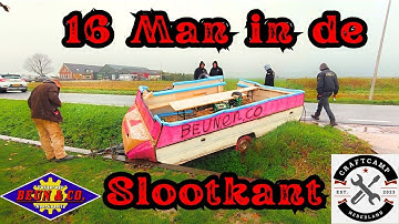 Caravan beland in de sloot met Hemirace