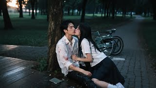 18yo girl's innocent kiss saved stranger,5y later,CEO took possession of her and married her.