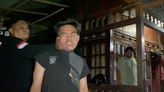 VIRAL! GROCERY STORE VENDOR HUGS AND MASSAGES A MIDDLE CHILD WHILE SHOPPING!