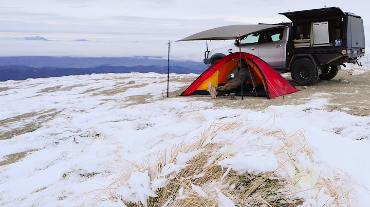 Wintercamping bei starkem Wind, Schnee und Regen