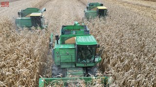 JOHN DEERE Titan Combine Country