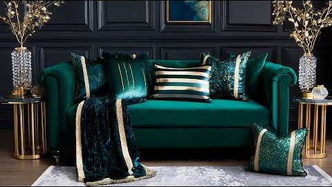 Woonkamer met kerstsfeer 2025: luxe, elegante kristal- en metaalaccenten als decoratietrends