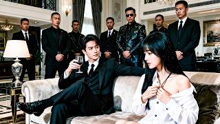 Demi lari dari kejaran, aku cari perlindungan bos mafia, tapi dia malah jatuh cinta padaku!
