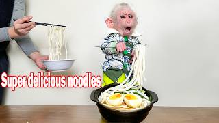 Lala craves Udon noodles so she tries every way to enjoy them!