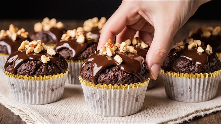 Fluffy Oat Muffins Without Sugar! Quick, Moist & Chocolatey!