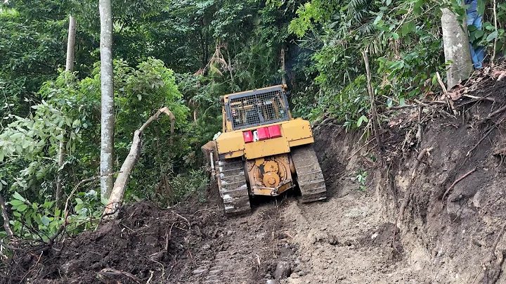 D6R XL Bulldozer Opens Roads in Remote Mountain Areas