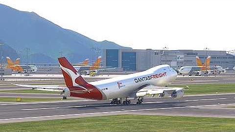 Great Pilot Boeing 747 Qantas Freight Takeoff! Defies Gravity at Hong Kong Airport