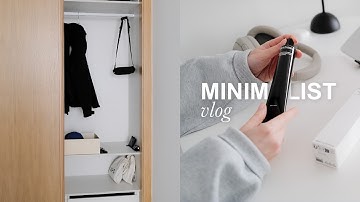 Minimalist vlog: decluttering my closet & selling on Vinted | Empty space calms me down