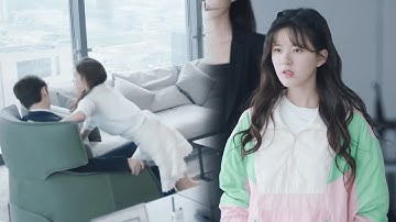 Seeing the mistress jump into her boyfriend’s arms, the woman holds back tears and walks away.