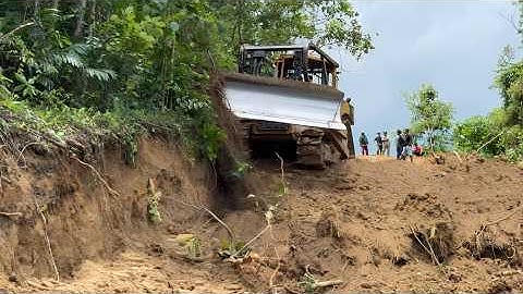 CAT D6R XL Bulldozer Operator Skills Splitting Hills for the Perfect Forest Road!