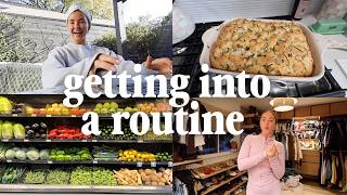 let's get into a routine and be wholesome together 🛁👵🏻 organizing, working out, cooking