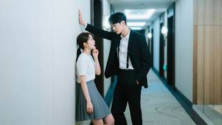Wanita yang terpojok itu ternyata adalah istri bos besar! Sang bos datang sendiri dan langsung berl