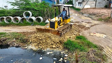 First Start a Wonderful Project! Landfill Delete Flooded Garbage Using Dozer D20P with 5Ton Truck