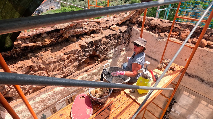 Removing Rotten Rafters and Rebuilding a Stone Wall - Roof Replacement Project - Day 5
