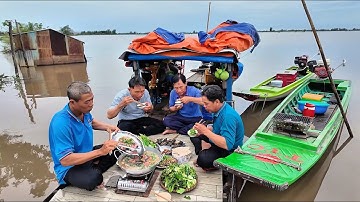 Tập 58. Cá Trê Dừa Nấu Lẩu Mắm Và Hến Sông Xào Sả Ớt Lai Rai Trên Đồng Nước Nổi Mộc Hóa