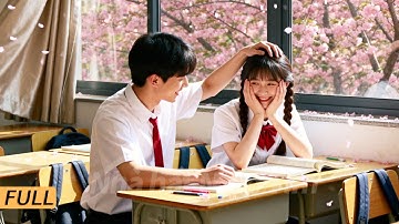 Nam thần lạnh lùng phớt lờ 99 cô gái theo đuổi, nhưng lại yêu ngay cô gái nhút nhát ngồi cạnh!