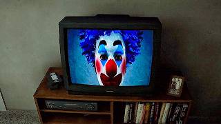 ME ACOSA UN PAYASO | Just Another Night