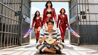 Mocked fried rice guy gains secret power!One bite turns the female agent into a Martial Emperor inst