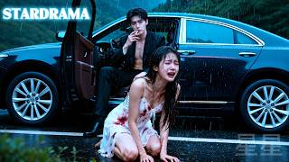 他把癡傻的她當泄欲工具，直到白月光回國他甩下一紙離婚書，被扔在野外後她徹底醒悟，她消失後他卻瘋了，3年後重逢他的愛意噴湧而出！#偷生雙胞胎後被總裁掐腰狂寵 #drama #霸道總裁 #星星追劇